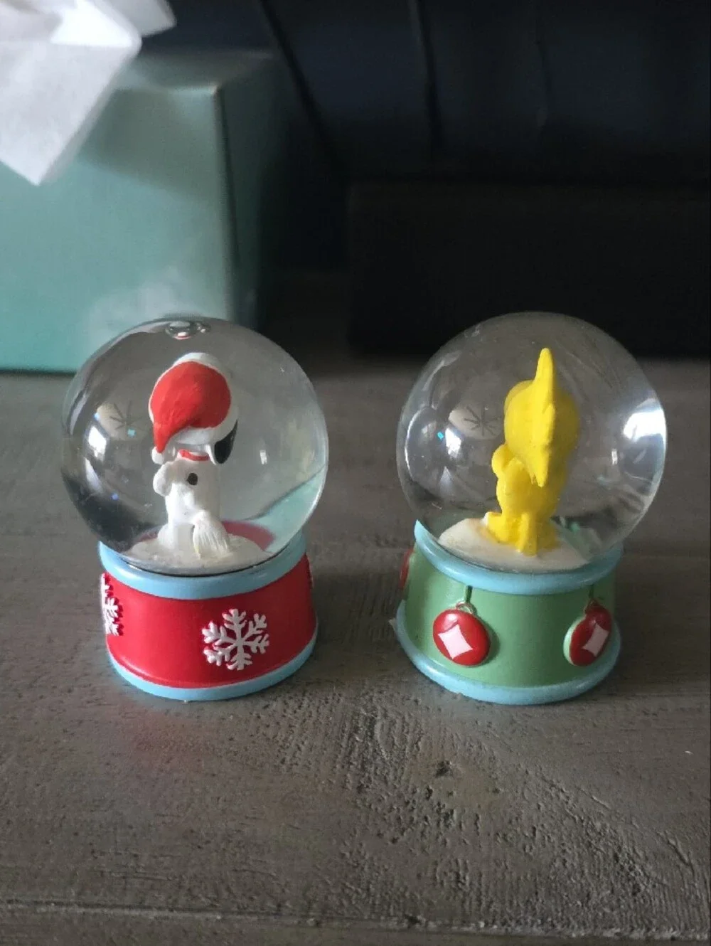 Peanuts Holiday Snow Globe Set - Red & Green 2.5